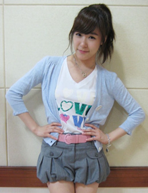 "Hello, I am SNSD! I am so glad to meet you~"