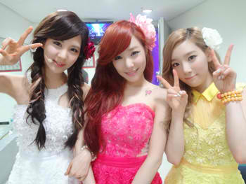 taetiseo group photo inkigayo