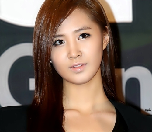 kwon-yuri-yuri-black-pearl-26745171-500-434