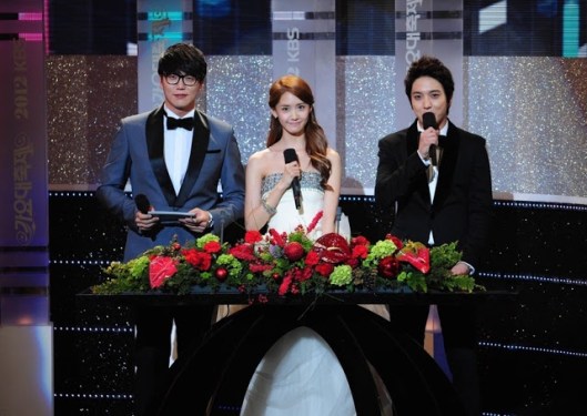 snsd yoona 2012 kbs gayo daejun pictures (1)