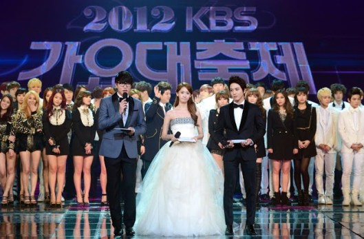 snsd yoona 2012 kbs gayo daejun pictures (3)