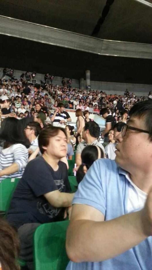 BMUr-CnCQAArMbr.jpg large